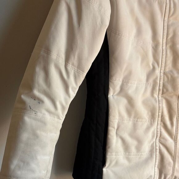 Obermeyer Women's Tuscany II Ski Jacket in white with black side panels. - Picture 8 of 8